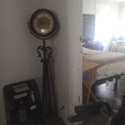 Stand Up Clock 
