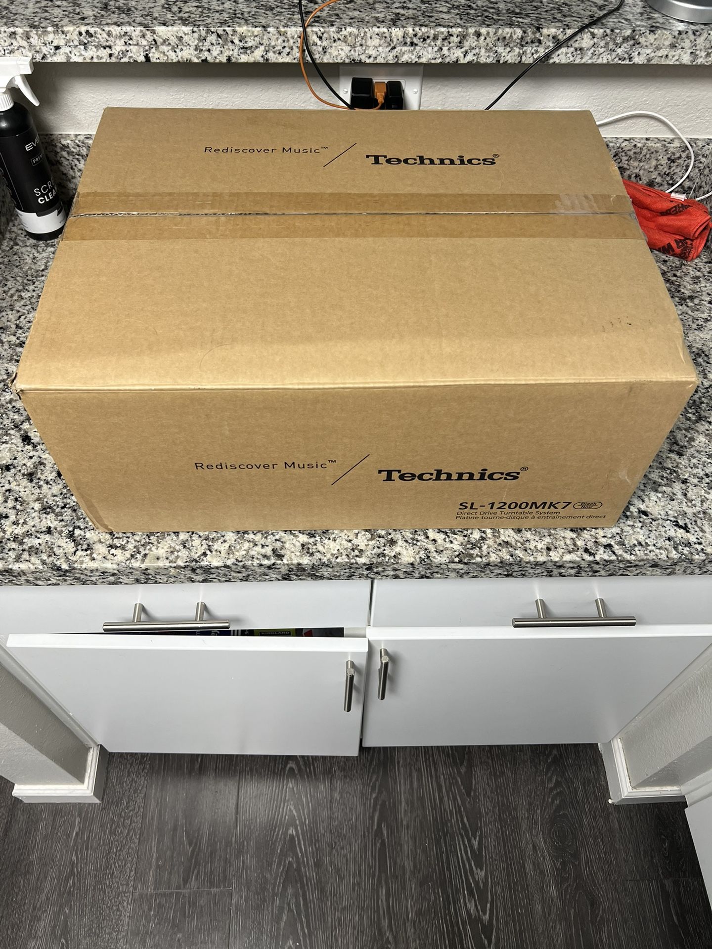 Technics 1200-MK7 (Black/Noir)