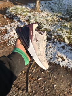 Woman’s Nike Shoes, Nike 270