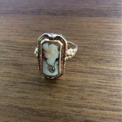 exquisite Cameo and onyx 10kt Flip ring