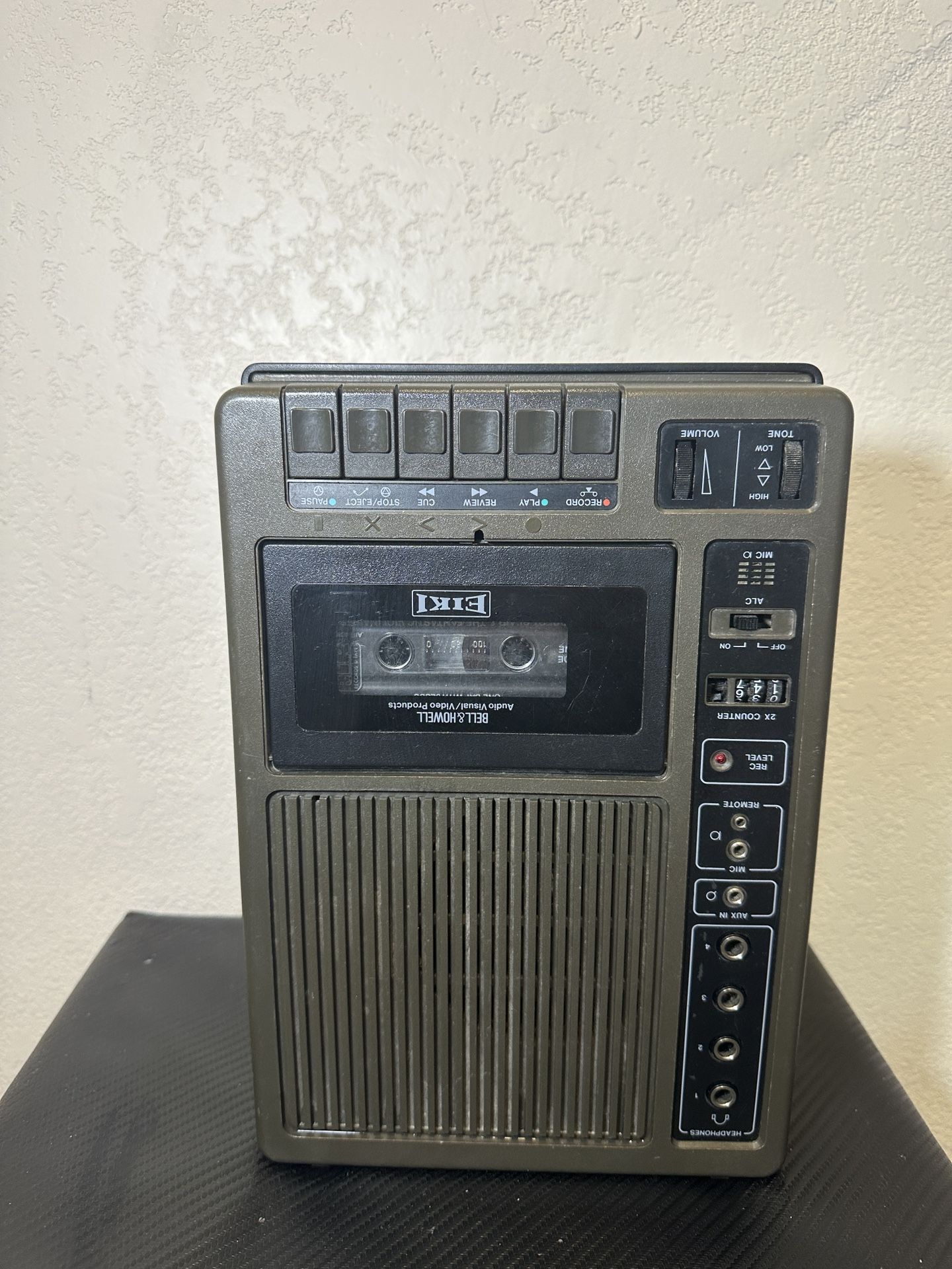 EIKI Portable Cassette Recorder/Player MODEL 3279 