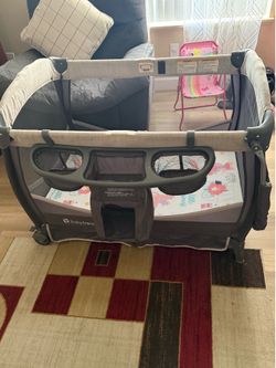 Baby trend playard