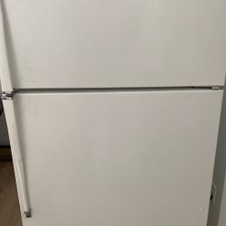 $20 Fridge Oldy But a Goody! Excellent Condition 