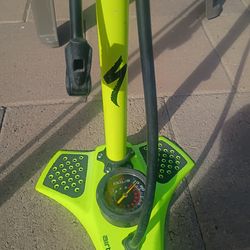 Air pumps specialized and Serfas