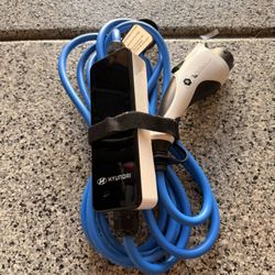 loniq Kona Niro Santa Fe Electric Car Level 1 EV Plugin Charger Hyundai 91670-K4020