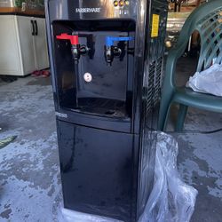Farberware Hot & Cold Water Dispenser - Brand New
