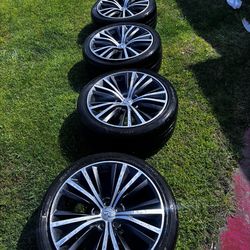 Infiniti Q60 wheels