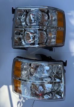 07-13 Chevy Silverado 1500/07-14 Silverado 2500HD & 3500HD Headlights; Chrome Housing With Amber Cor