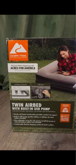 Twin airbed with built in pump