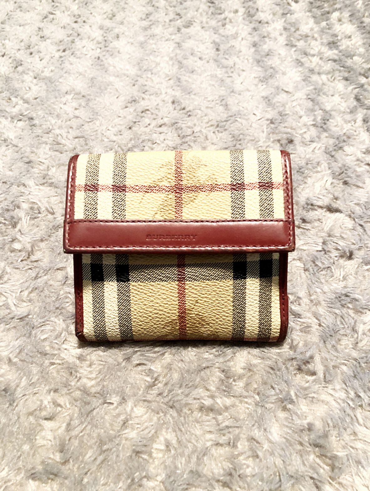 Vintage Burberry wallet paid $480 Authentic; normal wear. The edges of the wallet have signs of wear, and the lining is loose other then that good co