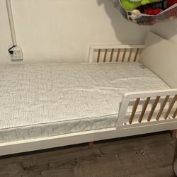 Infant/Toddler Bed Frame & Mattress