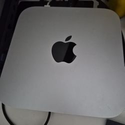 2020 Mac Mini M1 + Surf Keyboard - $450 🔥