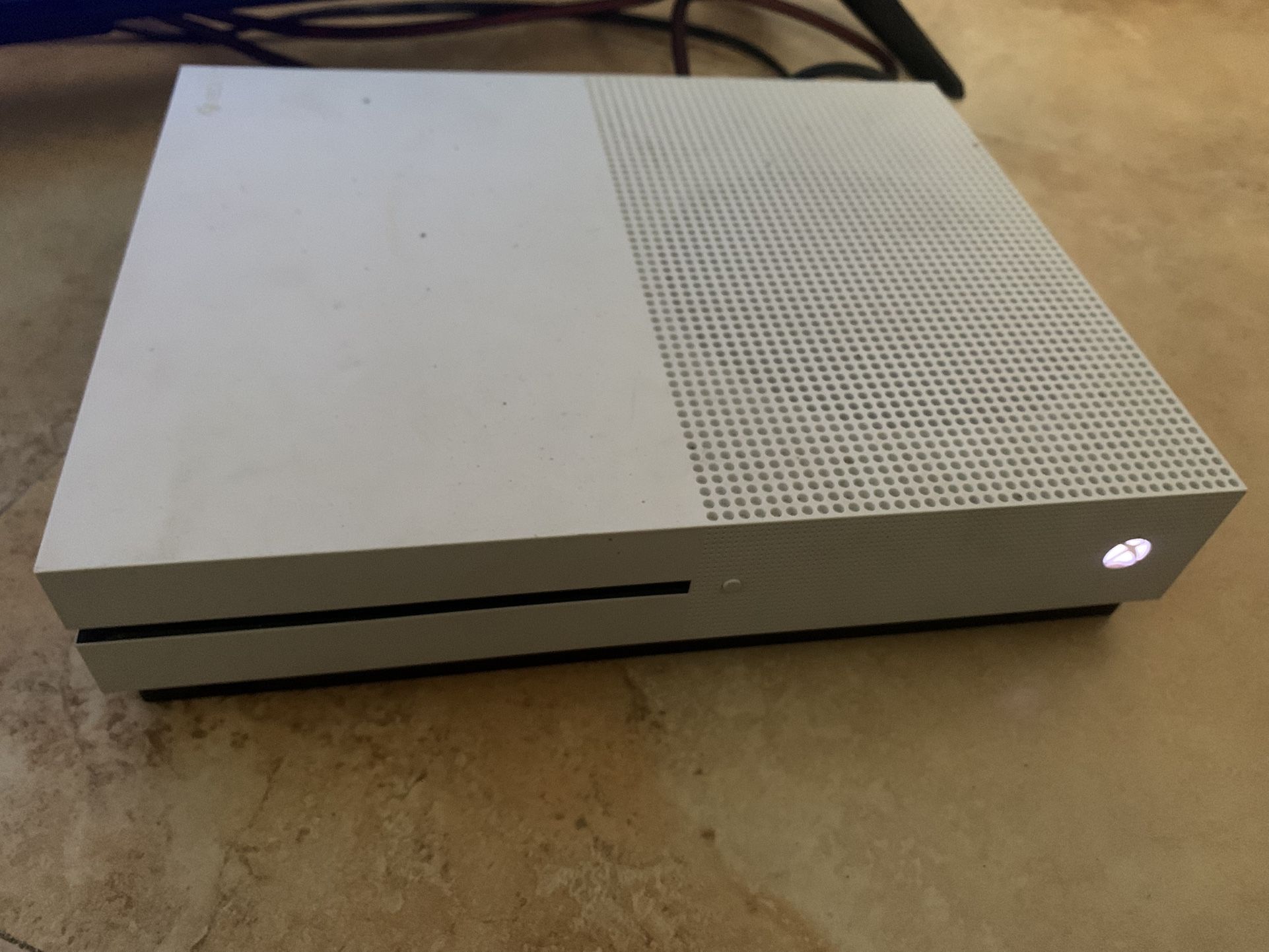 Xbox 1 (console Only -except Cords  ) 