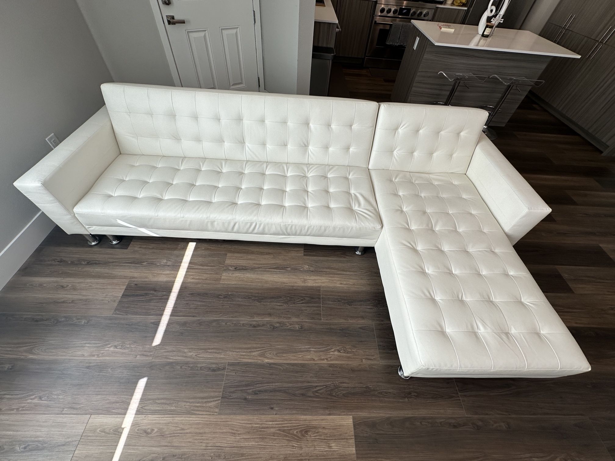 ✅‼️White Faux Leather Sectional‼️✅