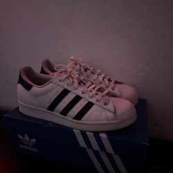 White/black Adidas Superstars Size 8 Men’s