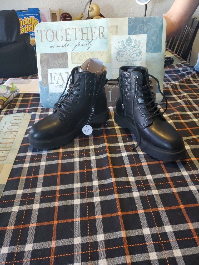 Women's Size 6 Boots