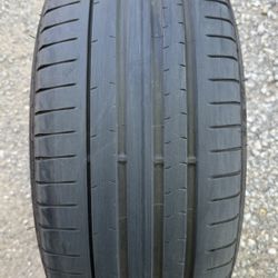 Pirelli Runflat 245/35/20  (1) Tire