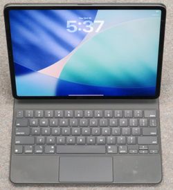 Apple iPad Pro 4th Gen w/ Magic Keyboard 128gb
