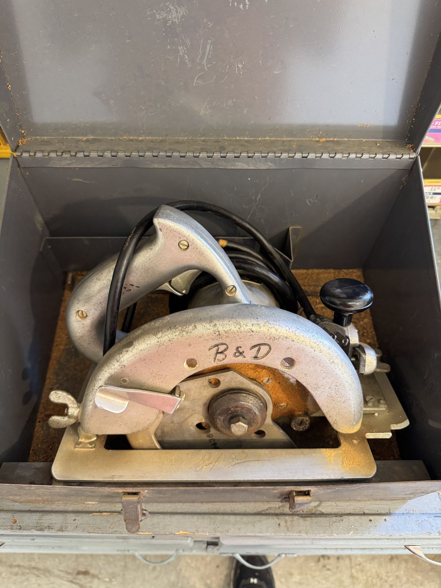Vintage Black & Decker 7” Heavy Duty Saw
