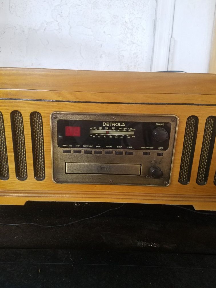 Retro Detrola Wooden Record Player CD AM/FM and Cassette