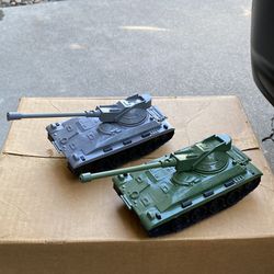 2 SET VINTAGE PLASTIC MILITARY TOY