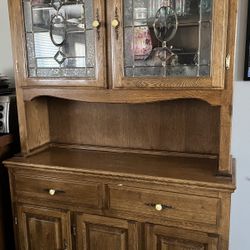 Solid Oak Table And Oak Hutch With 5 Chairs 