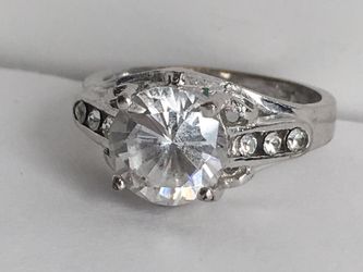BEAUTIFUL LADIES SILVER RHINESTONE CLEAR STONE RING SIZE 6😍😍😍