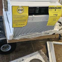 Hisense
Large Room Smart Window Air Conditioner , Remote Included. 550 Sq Ft (115-Volt, 12000-BTU )