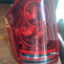 08-10 Chrysler 300 LH Tail Light Assembly New