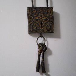 Cast Iron  Lock & Key