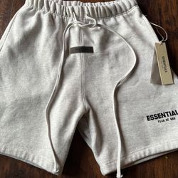Fear of God Essentials (Light Oatmeal) shorts amazing quality