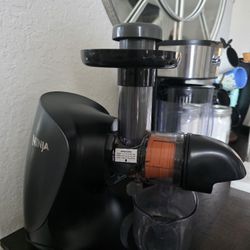 Ninja® Cold Press Juicer Pro Powerful Slow Juicer, 150 Watts, Total Pulp Control, Cloud Silver, JC100