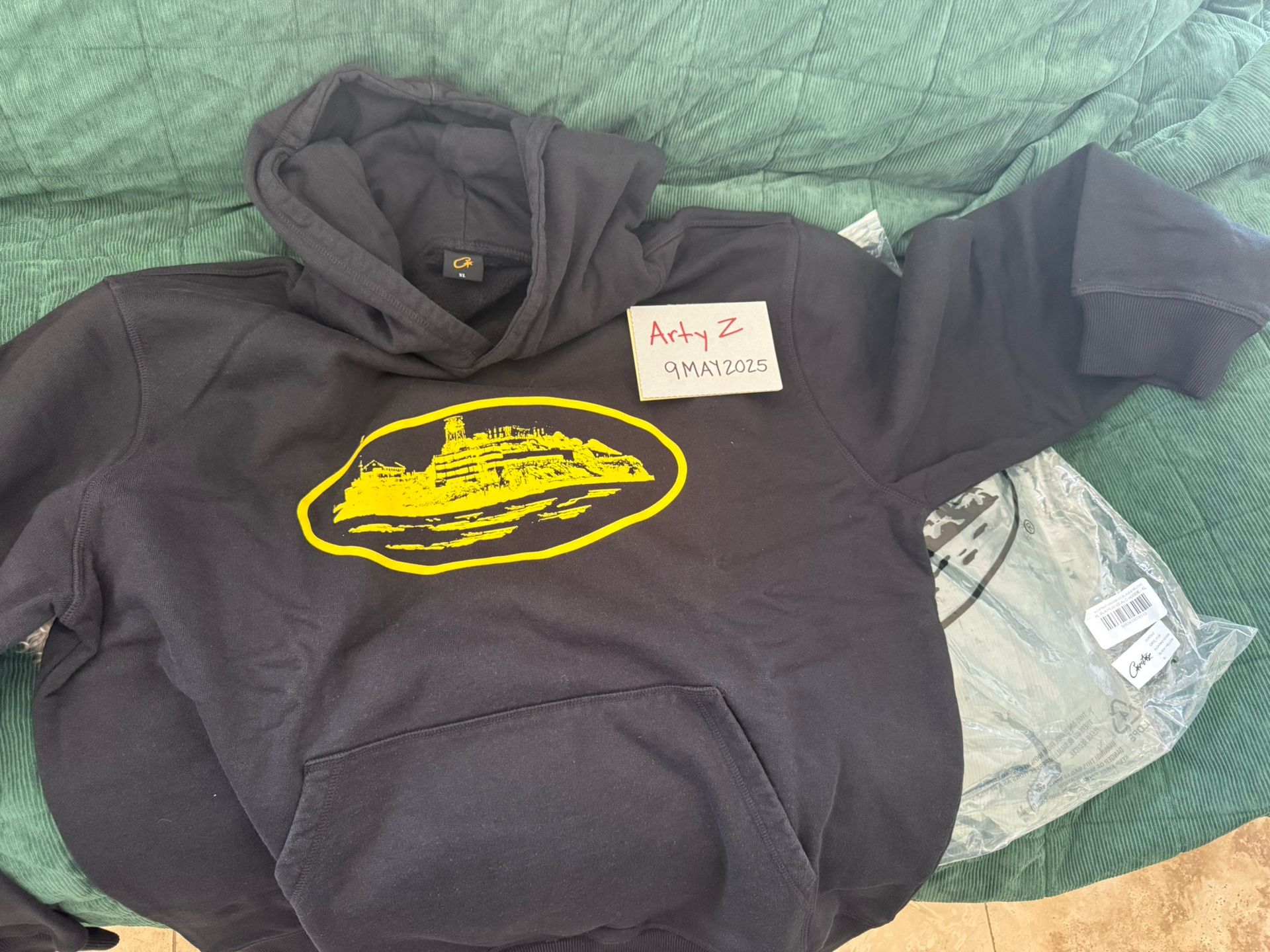 Corteiz Alcatraz Hoodie V2 [BLACK & YELLOW]