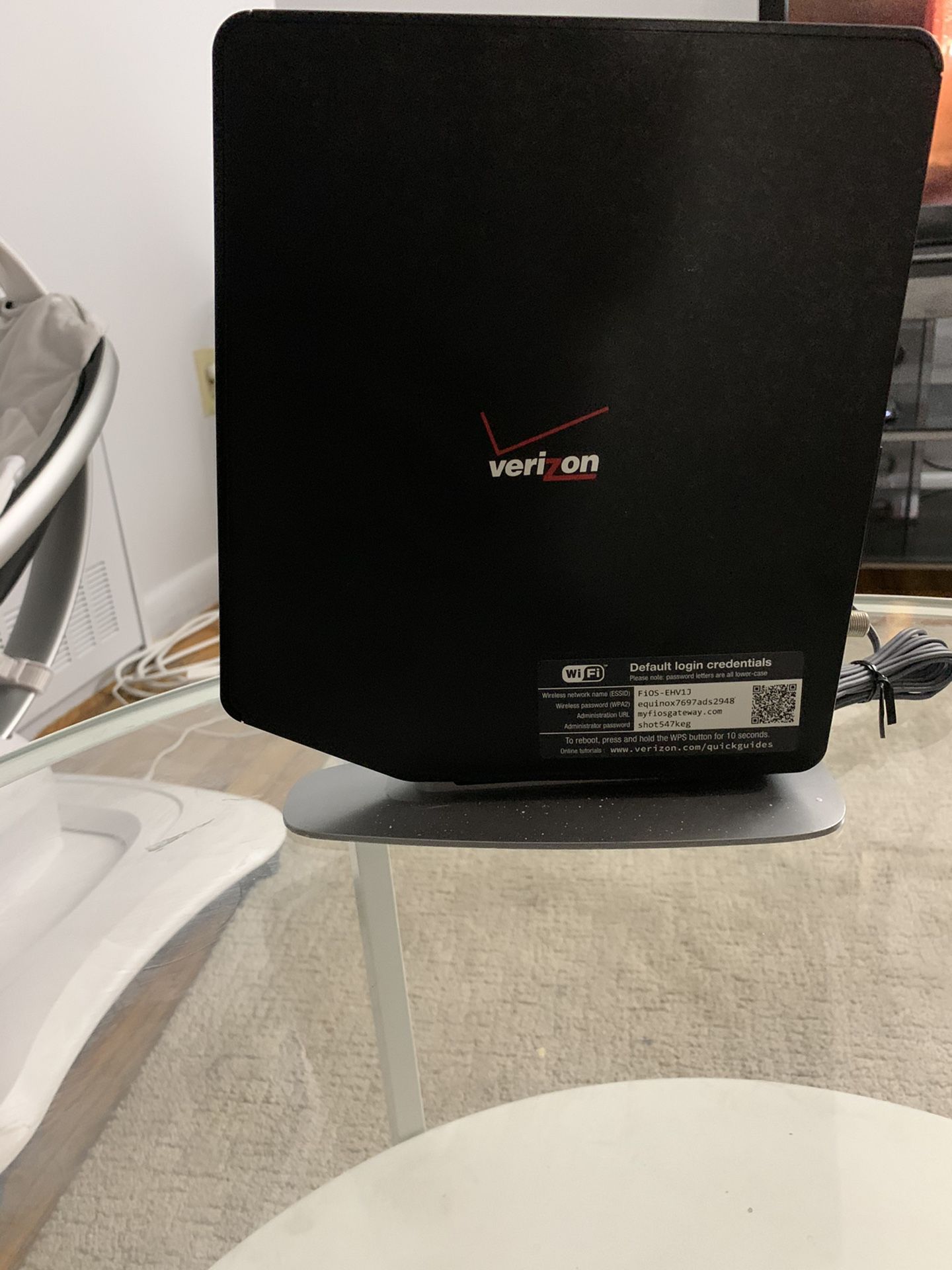 Verizon router with cable