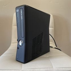 Xbox 360 W/ 3 Controllers, Nyko Chargers, Charging Stand, Skylanders Pad
