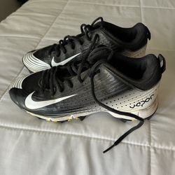 Kids Cleets Size 4