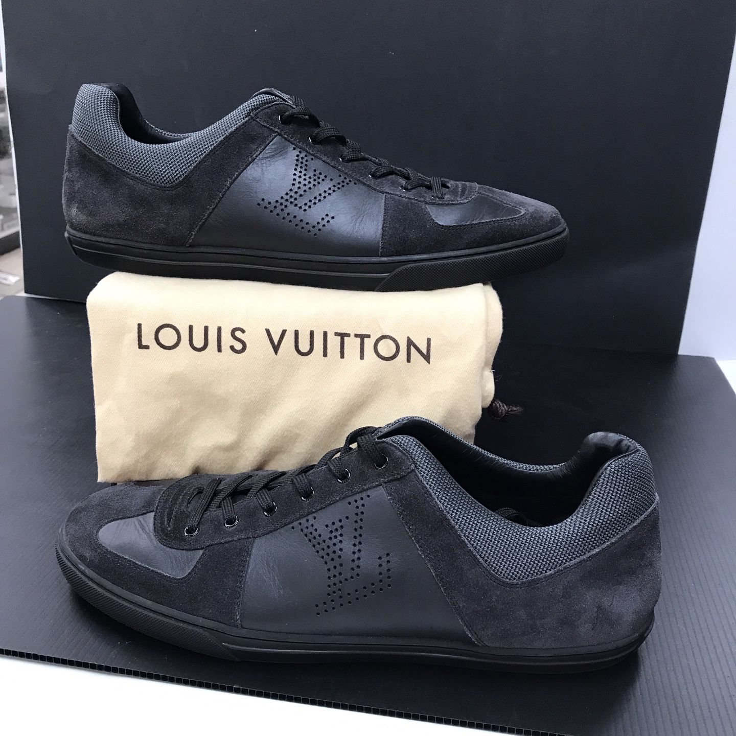 Louis Vuitton x Supreme Size XL Black LV monogram men's long sleeve jacket  for Sale in Detroit, MI - OfferUp