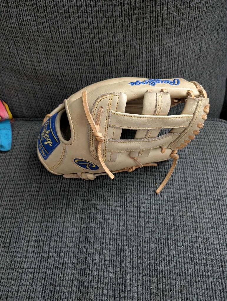 Baseball Gloves Read Description