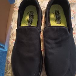 Skechers Black Well Cushion Gogo Mat Technology Loafers.