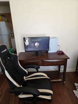 Ps5 disk, gaming monitor headset and table and gaming chair