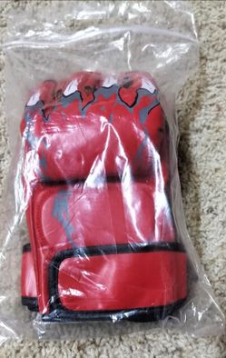 New Red MMA Half-Finger Training Gloves with Claw/ see description 👍👍