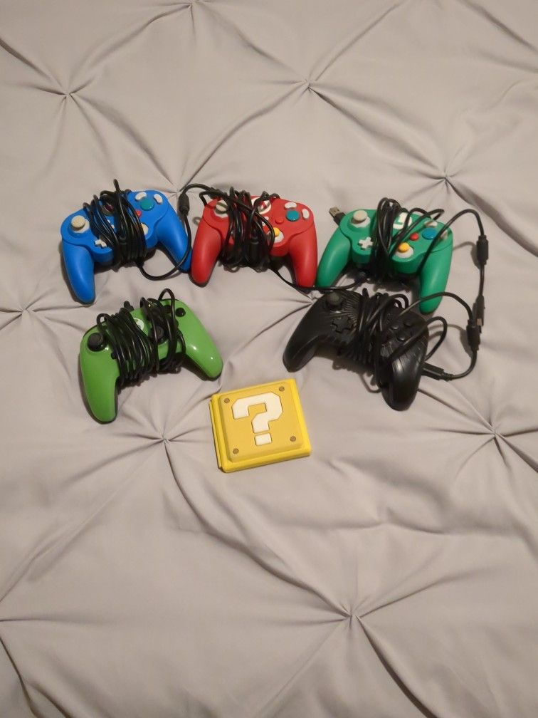 Switch 1 GameCube And Regular Style Controllers With SD Card Case