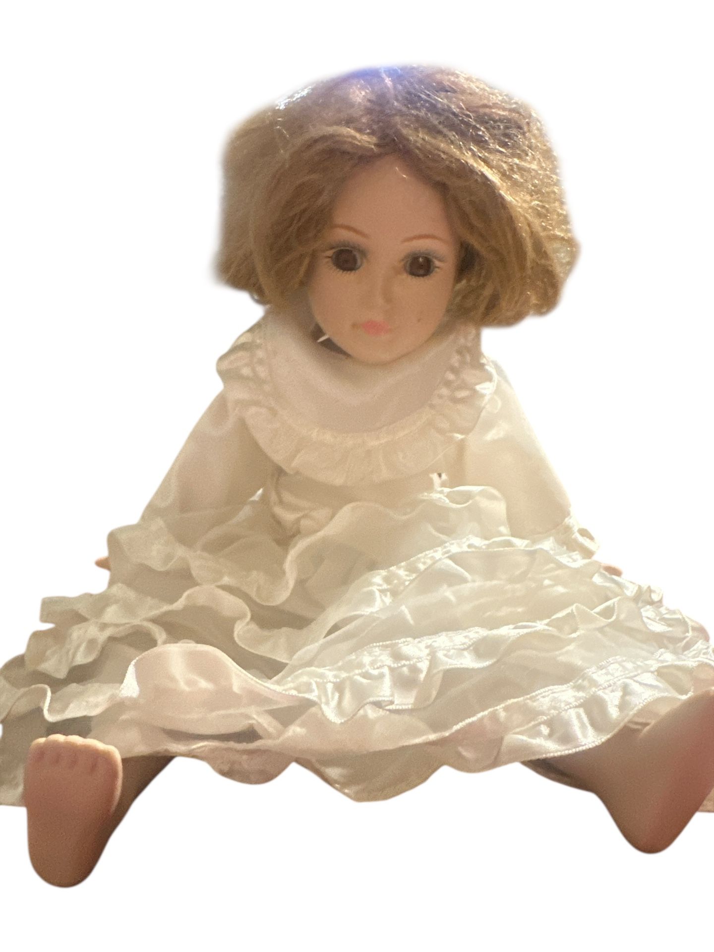 Doll Danbury Mint Brides of America Bride of the Gatsby Period Susan 12" doll only she has one finger broken and her hair is messy. T-91
