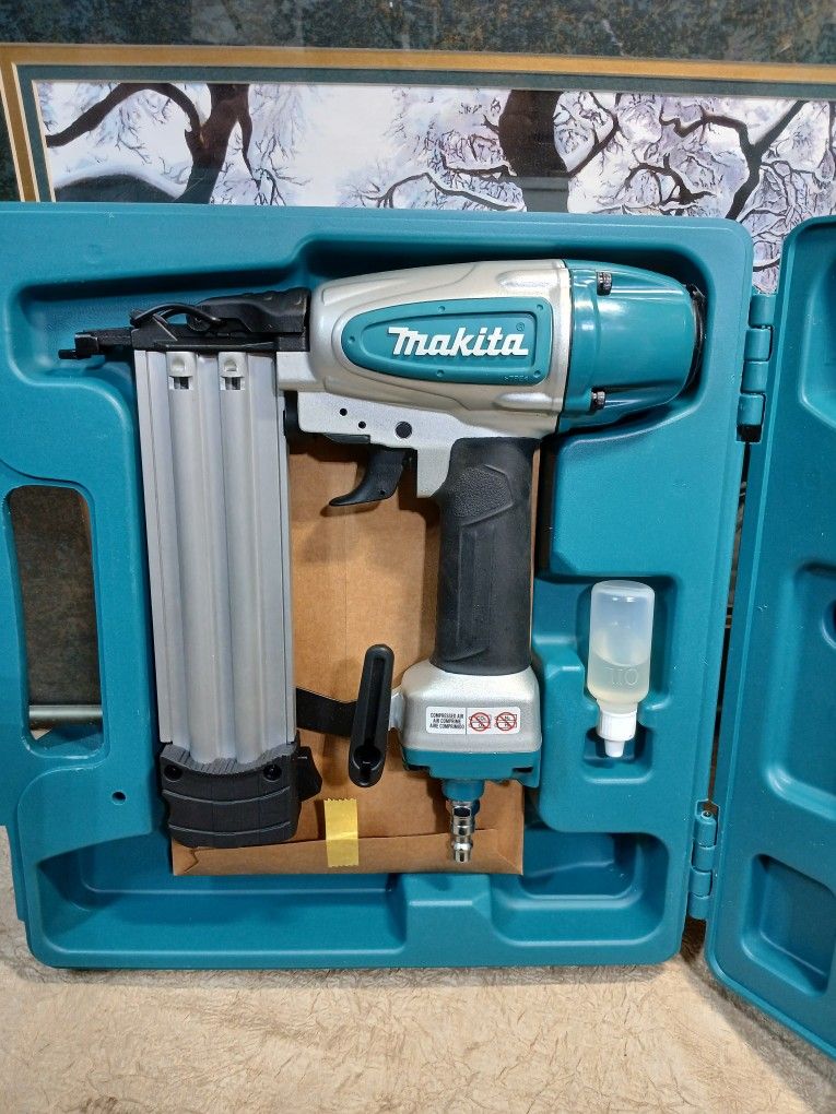 NEW MAKITA 18G BRAD NAILER
