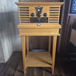 RCA CHAPLIN TURNTABLE CD PLAYER AM/FM RADIO.