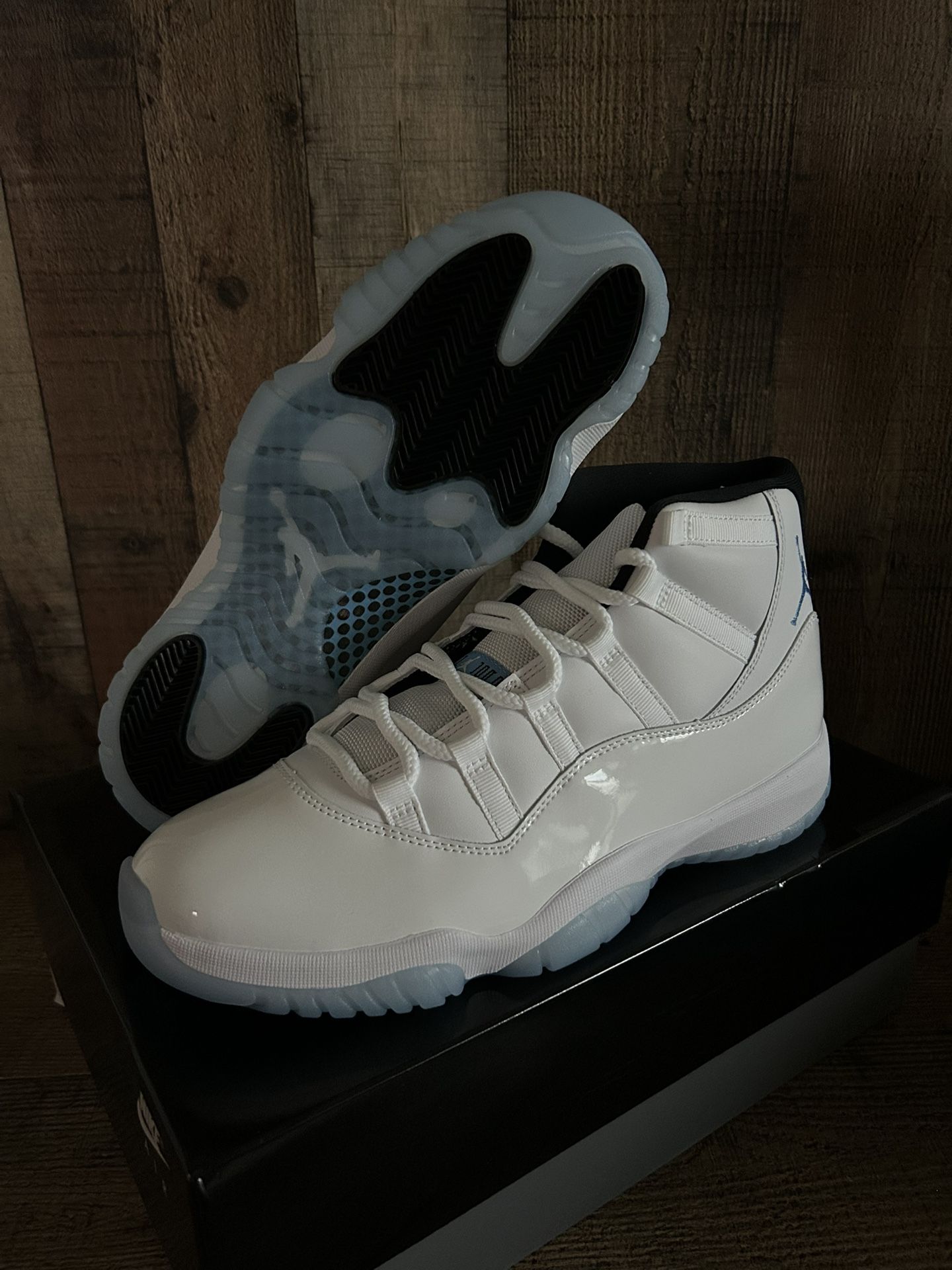 Jordan 11 • Legend Blue • Size 10.5, 11 • DS display picture 1