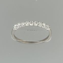 14kt white gold diamond ring (band) .27ct 9 diamonds size 5 