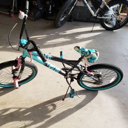 Kids Bike STILL AVAILABLE AS OF 05/11
