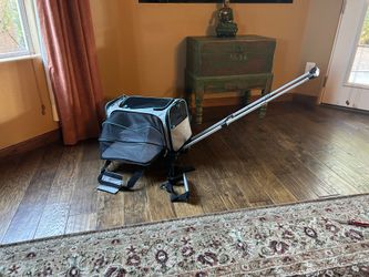 Pet carrier with wheels airline approved