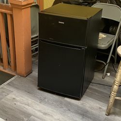 workin mini fridge with freezer 